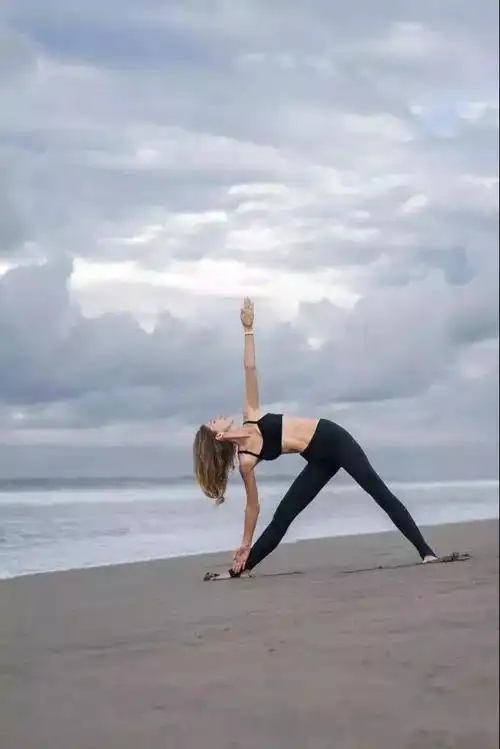 9个瑜伽老师最常用的体式,教你轻松改善体态!(收藏级)