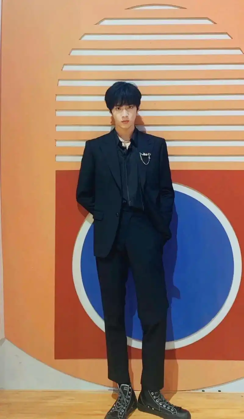 一些旧图.#刘耀文 #少年总是发着光 - 抖音