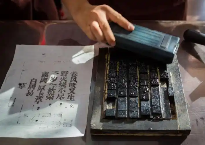 呼和浩特:"小小毕升"体验活字印刷