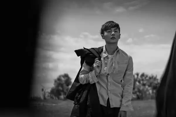 李荣浩新歌只有四秒 网友:缓冲一分钟听歌四秒钟