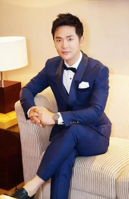 遇见不老男神张晓龙天王表发布xman系列潮流新品