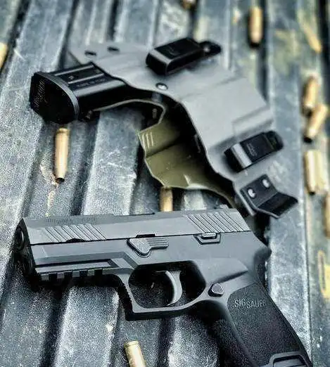 西格绍尔p320手枪是在p250手枪的基础上,研制的双动击发式自卫手枪,刚