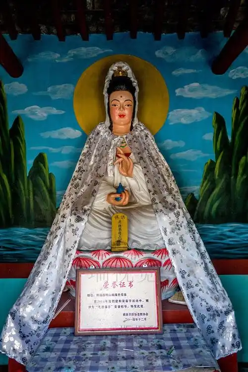 2/ 8南海老母是道教中的俗神,中国民间道教所信奉的神祇.