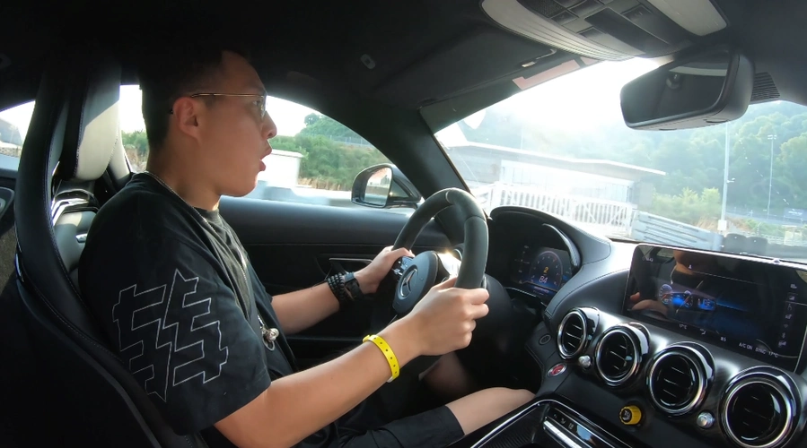 一天内白嫖价值千万的奔驰amg全系-新浪汽车