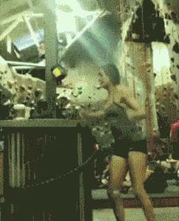 流行的网络挑战,看了觉得腿抽筋:8,工作前和工作中,打电话的表情对比