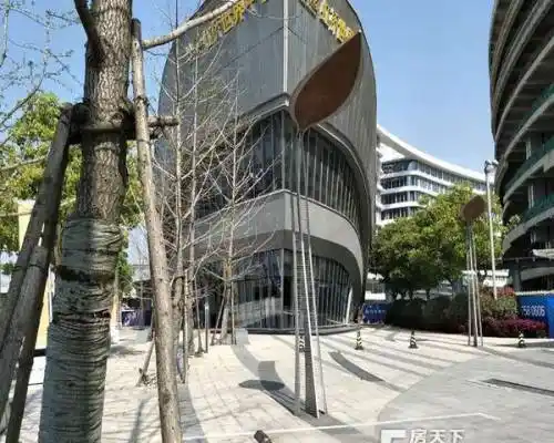 大虹桥核心商务区 国际会展正对门 租金已达8块