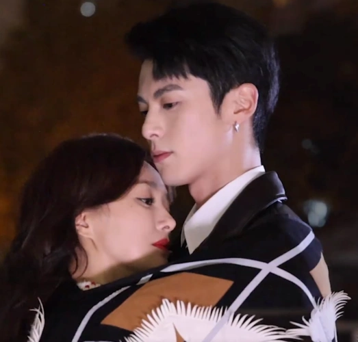 理智派终于杀青王鹤棣搭档秦岚两人站在一起状态过于真实