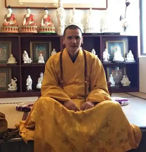 放弃铁饭碗,拒绝富婆追求,最帅和尚释明心执意出家