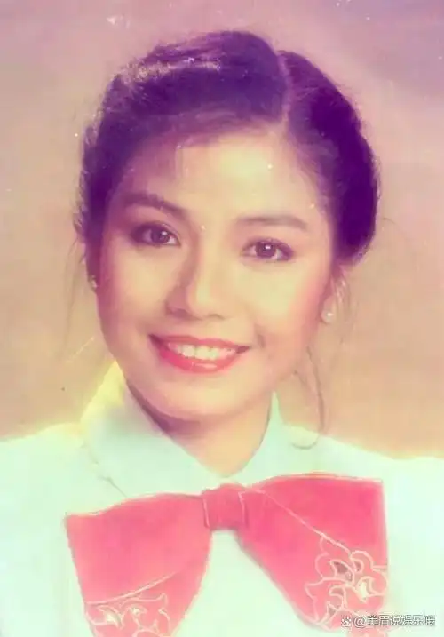 "痴情"的钟楚红:无儿无女,丈夫53岁去世后,不再嫁人