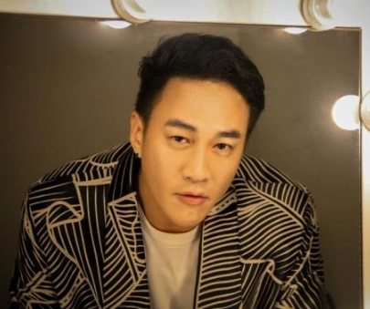 "月圆夫妇"下线后首合体,何润东获得"年度影响力剧星"