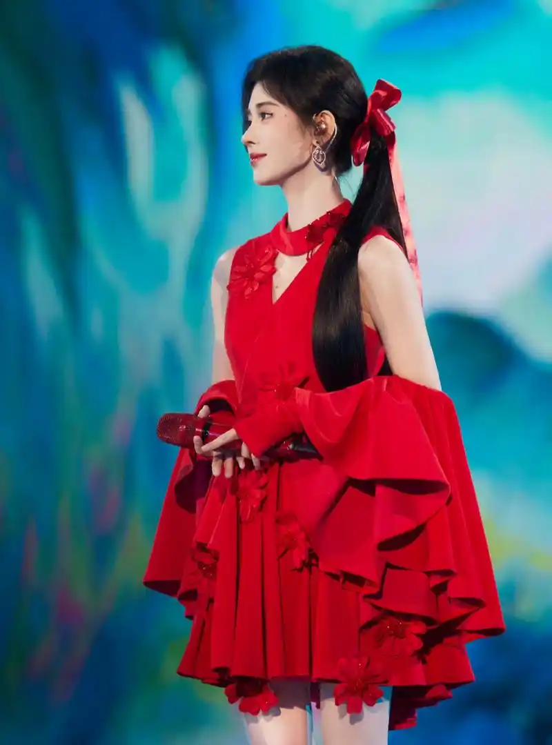 鞠婧祎穿红裙好美,温婉灵动,美艳绝伦!