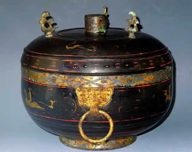 第二十八展页战国漆器1