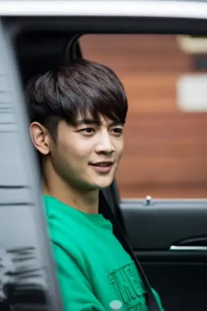 [shinee][新闻]150901 珉豪《因为是第一次》剧照 帅气有呆萌的崔学长