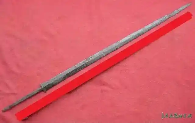 出土的汉剑,没有血槽