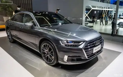 爱车就来拍静静的欣赏2021款全新奥迪a8l带给我们的视觉冲击