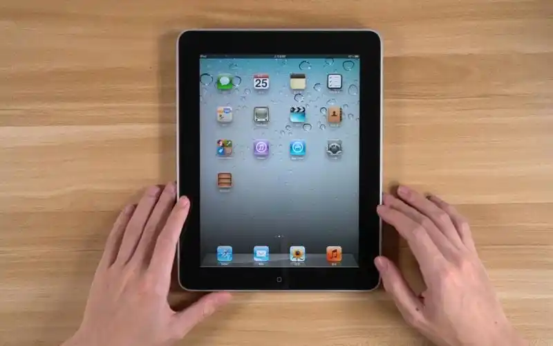 翻出十年前的老古董苹果ipad第一代上手试玩后会卡成狗吗