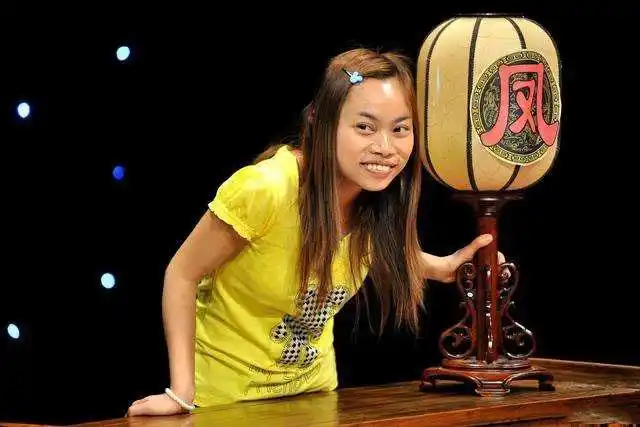 10年了,凤姐近照被爆:拿到美国绿卡,模样大变,颜值被夸上天?