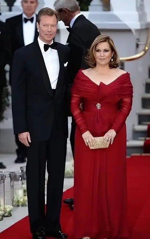 卢森堡大公夫人去看奥运,她曾被婆婆嫌弃24年,还好丈夫足够痴情