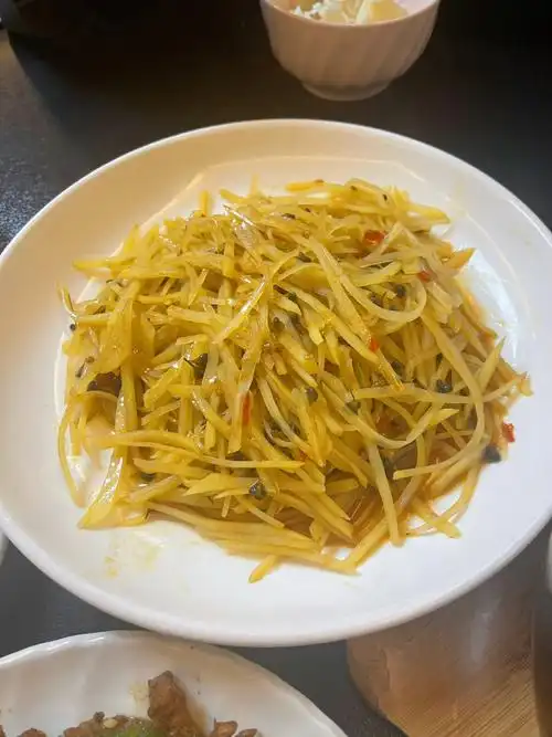 午韭菜花炒土豆丝