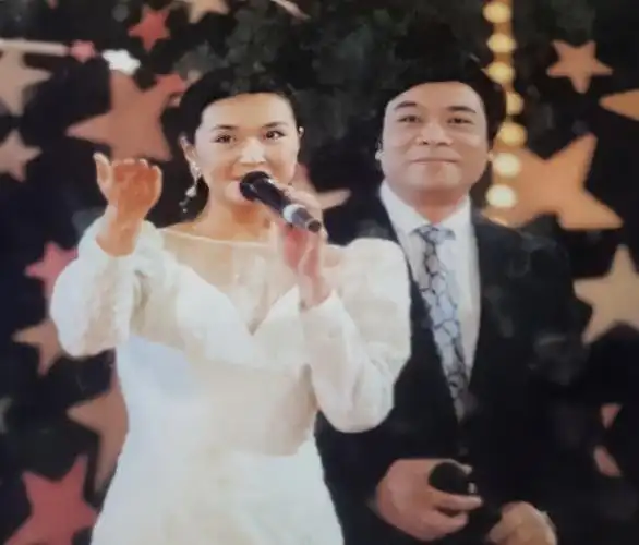 80年代当红女星方舒二婚嫁给小十岁屠洪刚如今过得如何