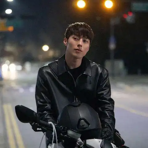 原创我的室友是九尾狐张基龙现实中也是老灵魂被封iu的男人恋情见光死