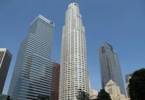 这就是洛杉矶第一高楼,高310米,可体验让人心跳的空中滑梯