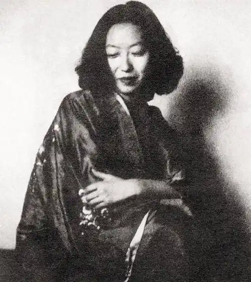 原创苏青28岁离婚成为比肩张爱玲的女作家却因成功孤独一生