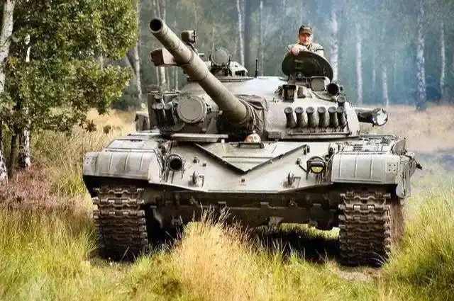 "钢铁洪流"t-72
