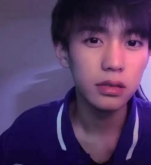 余庆伟个人资料简介 人鱼线pdd怎么突然火的