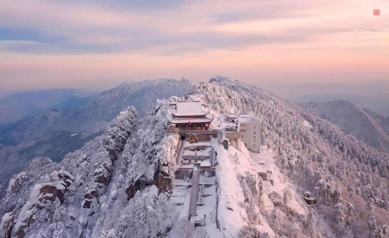 抖音图文来了 #九华山天台景区 地藏禅林,因坐落于天台峰顶 - 抖音