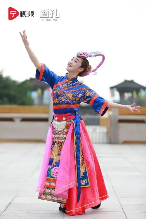 面孔95后畲族姑娘办公益学堂唱起歌来跳起舞