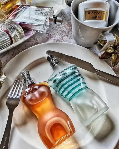 比卡戴珊身材还性感的香水长什么样用身体模型做香水瓶让00后格莱美女