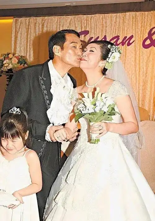 62岁鳌拜王俊棠二婚迎娶空姐太太如今一家四口很幸福