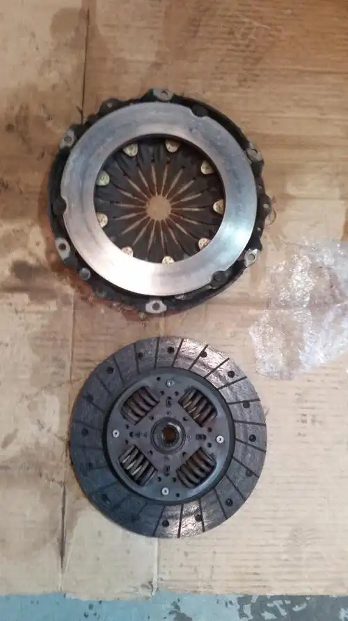 请教手动挡离合器片安装方向