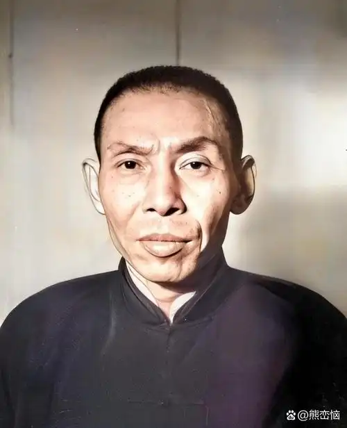 那天,喝醉的黄金荣抓过来一个乞丐就盘问:"上海滩三大亨,你最佩服谁?