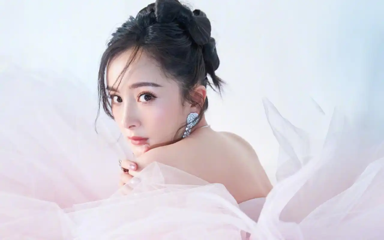 杨幂粉色纱裙性感写真桌面壁纸