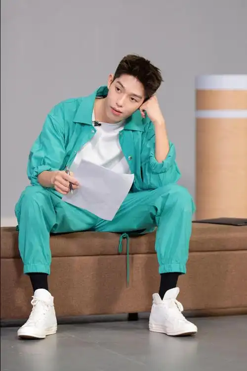 谁有王锵的消息拜托透露一点点谢谢