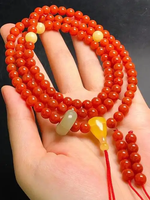 搭配天然蜜蜡三通顶珠腰珠,和田玉跑环78南红圆珠6mm 重41克