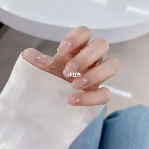 冰透色美甲简约干净