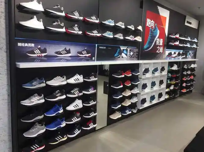 跟着小编先来看看店铺货品如何~小编已经潜伏进去,获得了第一手资料