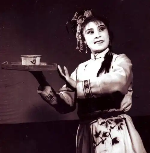 记得《刘三姐》舟妹吗?黄婉秋大红,她却渺无音讯,近况让人高兴