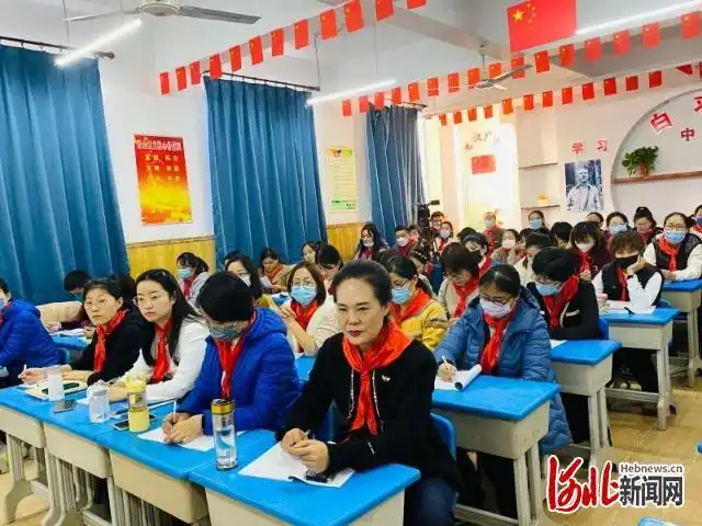 石家庄市阳光小学邀请专家到校讲解英雄中队创建