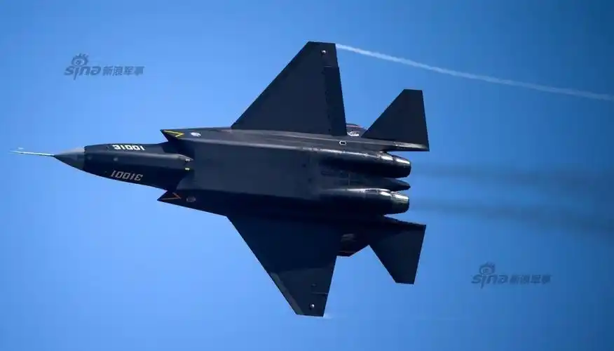 国产中型四代战机fc-31鹘鹰空中秀高清美照