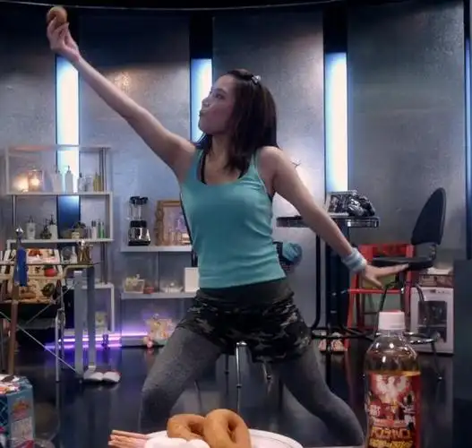 因此来叶给加了不少的莫名的武打镜头,就是凭空舞剑,这是《捷德奥特曼