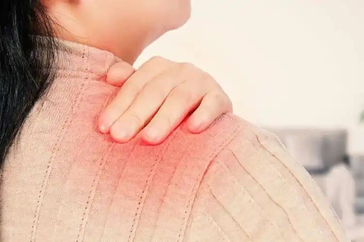 身上这处疼,就是癌转移?_肩膀_癌症_右肩