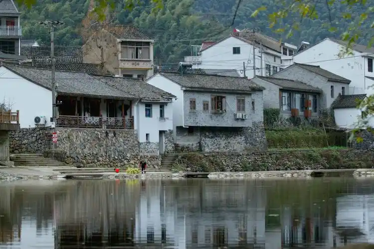 四明山中的千年古村 鹿亭中村