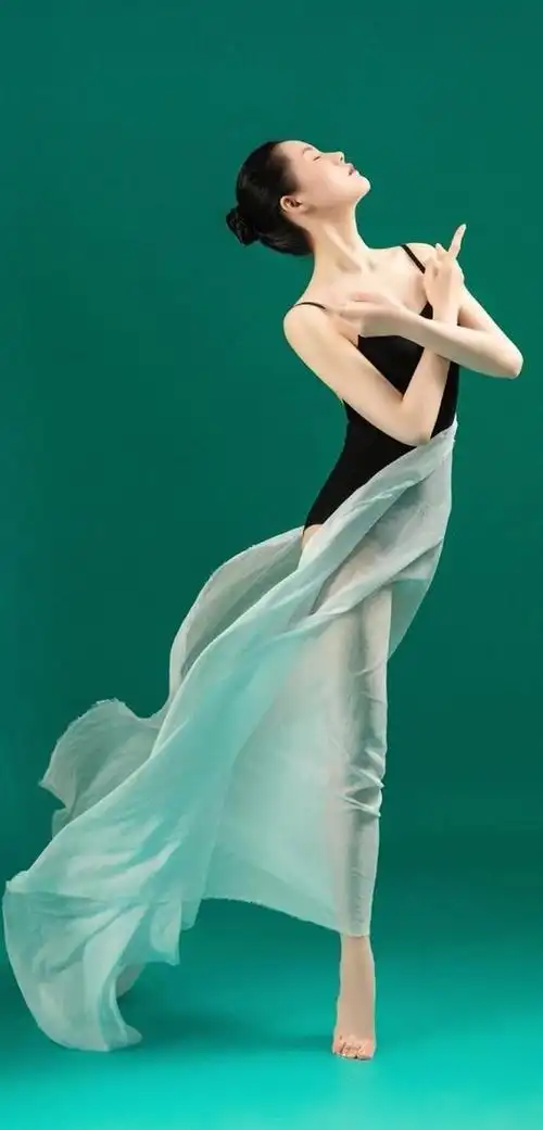 美女写真艺术体操少女的唯美艺术照舞蹈生的柔美身段太惊艳了