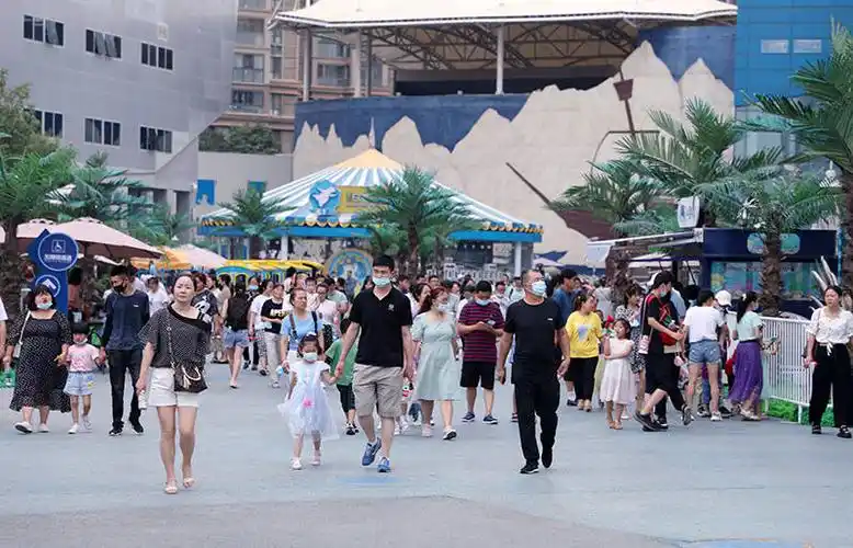 因为西安曲江海洋极地公园,梦幻嘉年华诸多体验娱乐活动可以让孩子