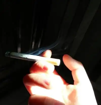 喜欢你拿烟的手