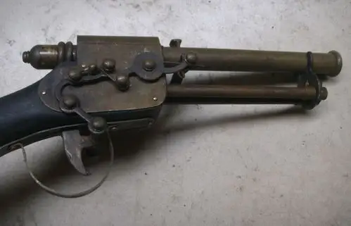 基本信息 发音: tǔ chòng 土铳又称火门枪,明火枪,类似的火器有手铳